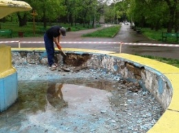 В одесском парке Шевченко чинят фонтан