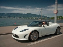 Tesla Roadster нового поколения станет больше и быстрее