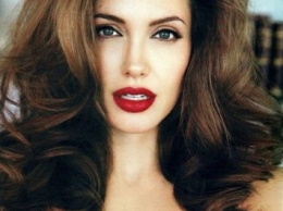 Анджелина Джоли поменяла имидж и заметно похорошела
