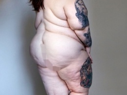 Рlus-size-модель Тесс Холлидей разделась для глянца на седьмом месяце беременности