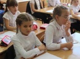 Бахарев одарил талантливую симферопольскую школьницу, после того, как ее заметила замглавы правительства РФ (ФОТО)