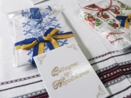 Новорожденным в Киеве подарили вышиванки