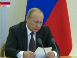 Чтобы Обама не сглазил: Путин носит красную нить на запястье (ФОТО)