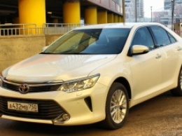 Седаны Toyota Camry и Lexus ES попали под отзыв