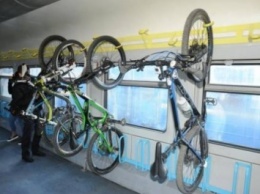 Первый в Украине вагон поезда с велосипедами запустили во Львове