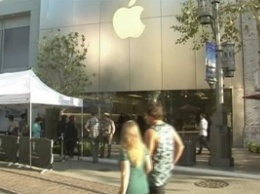 Apple Store меняет интерьер