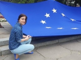 В Запорожье День Европы отмечают селфи на фоне флага ЕС