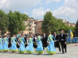 Празднование Дня Европы в Херсоне началось с танцевального марафона