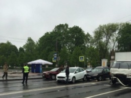 В массовом ДТП в Петергофе столкнулись четыре автомобиля