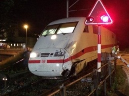 В Швейцарии скоростной поезд врезался в автобус: 16 раненных (фото)