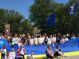 В Бердянске отметили День вышиванки шествием по городу