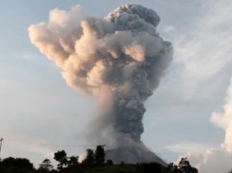 В Индонезии вулкан убил троих фермеров (фото)
