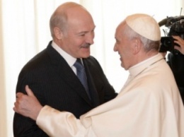 Лукашенко пришел к Папе Римскому с сыном Колей (ФОТО)