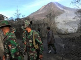 Извержение вулкана в Индонезии: погибло семь человек, еще двое - в критическом состоянии