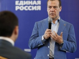 "Единоросы" в Севастополе пожаловались Медведеву на нечестных участников праймериз