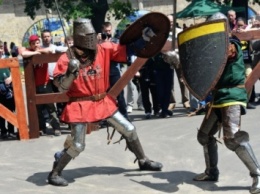 Военнослужащие в Одессе оделись в рыцарей на фестивале исторической реконструкции