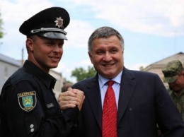 А.Аваков заявил о недоборе в патрульную полицию во всех городах