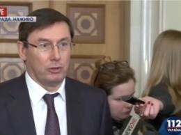 Луценко сообщил, что Парубий до сих пор проходит по уголовному делу о дымовых шашках в парламенте