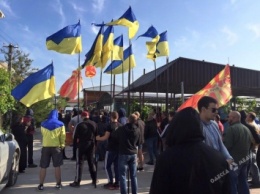 У дома одесского судьи устроили забастовку (фото)