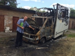 Ночью сожгли автомобиль известного винницкого волонтера (фото)