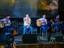 В Днепропетровске на фестивале песен, рожденных в АТО, прозвучали композиции о любимых, побратимах и мирном небе (ФОТО)