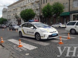 Патрульные сбили девушку на пешеходном переходе в Виннице