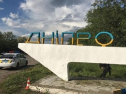 На въезде в Днипро "укоротили" стелу "Днепропетровск"