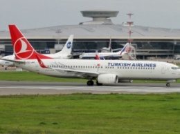 Самолет Turkish Airlines проверяют на наличие бомбы в аэропорту Стамбула