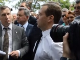 Медведев - крымчанам: Денег нет. Держитесь. Хорошего вам настроения и здоровья (ВИДЕО)
