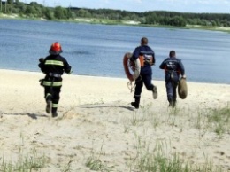 В Северодонецке спасатели провели учения на озере Чистое (ФОТО)