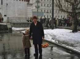18 цветных фотографий Москвы и москвичей несколько десятков лет назад