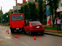 Авария в Кировограде: легковое авто столкнулось с маршруткой. ФОТО