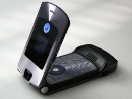 Motorola намекает на возрождение легендарной Razr V3?