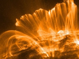 Мега-вспышка на Солнце научит физиков предсказывать "космическую погоду"