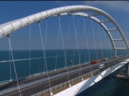 Керченский мост уже трещит по швам?