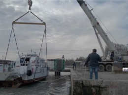 В Керчи на воду спустили катер МЧС