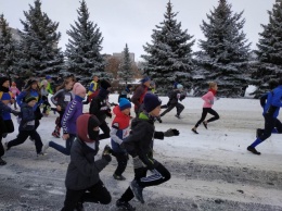 В Южноукраинске около 100 бегунов из 8 городов приняли участие в легкоатлетическом пробеге, посвященном Дню энергетика