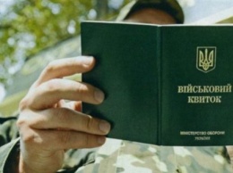 Люди в форме проверяют военные билеты киевлян: "отлавливают" прямо у станций метро