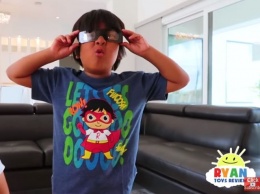 Семилетний мальчик заработал за год $22 млн на обзорах игрушек на YouTube