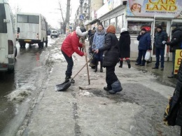 В Николаеве провели рейдовую проверку качества уборки снега возле магазинов