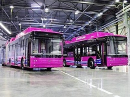 Без электричества: троллейбус Богдан впервые проехал в Кременчуге на автономном ходу