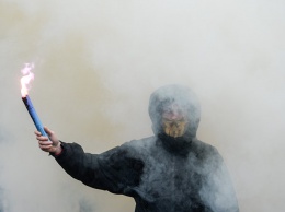В столице огонь до неба, началось восстание против полицейских: фото массовых погромов