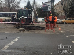 Кривбассводоканал считает, что сработал на опережение, - работы на центральном проспекте города продолжаются