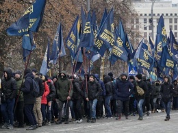 Националисты митинговали на Банковой с призывом заблокировать российский бизнес в Украине