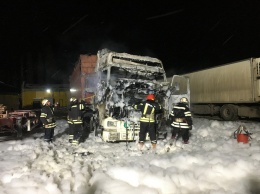 В Николаеве водитель грузовика сгорел вместе с автомобилем