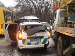 Во Львове полицейские пострадали в тройном ДТП