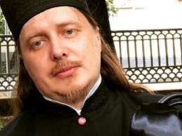 Российский священник публиковал фото в элитной одежде Gucci и Louis Vuitton