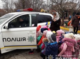 Мелитопольские полицейские приехали в детсад (фото)