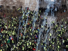 В Париже начались столкновения, задержаны более 500 человек