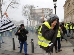 Протесты во Франции: полиция разогнала газом недовольных и скрутила 480 человек